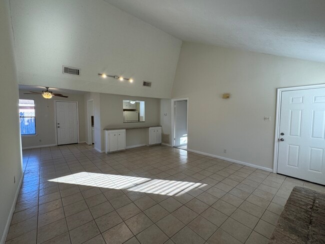 Building Photo - 8915 Emnora Ln Unit C