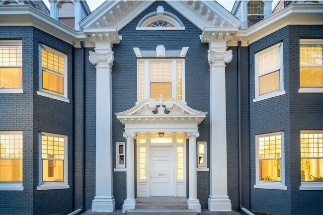 Photo - Beautiful 3 Bedroom/2 Bathroom SECOND Floor Apartment in East Duluth Mansion - AVAILABLE JUNE! Unit 2307 E Superior St - 2