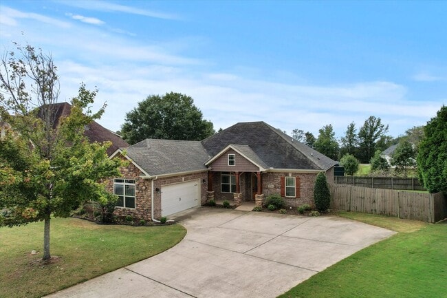 Fenced Yard! Storm Shelter! Conveniently l... - Fenced Yard! Storm Shelter! Conveniently l...