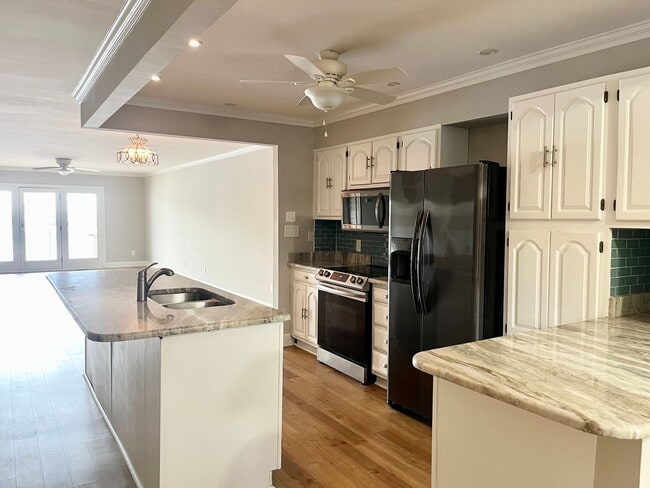 Photo - 110 N Water St