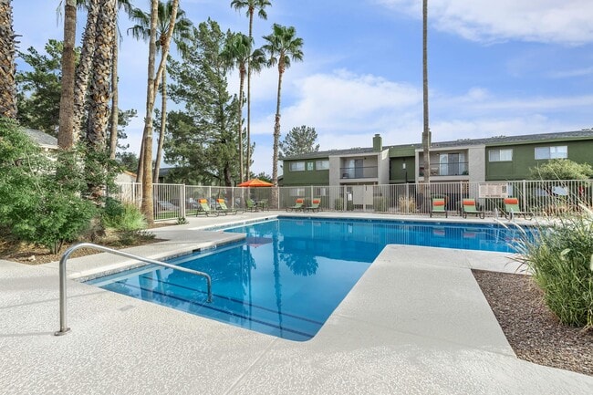 Photo - Green Leaf At Broadway