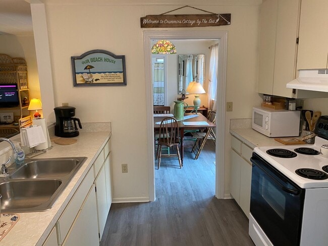 Photo - Nokomis Beachy Bungalow (Off Season)