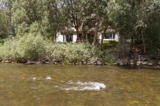 Photo - 180 River Oaks Ln