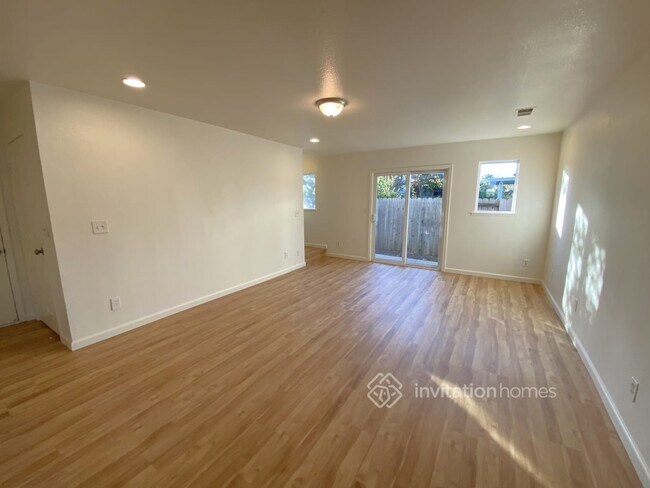 Photo - 907 Whitney Ave