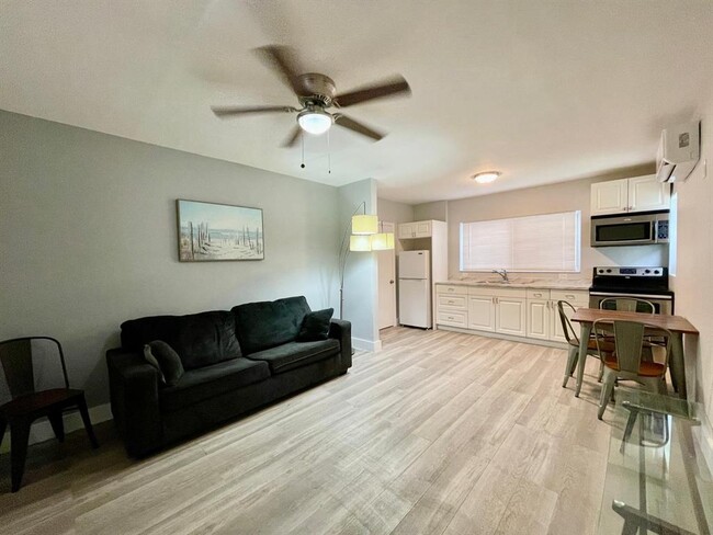 Photo - 828 NE 17th Ave Apartments Unit 3