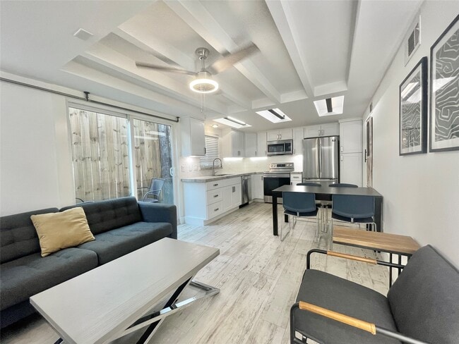 Building Photo - 403 Avondale St Unit 6E