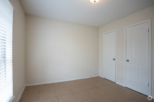 2BR, 1BA - 800 SF - Residence at The Heights