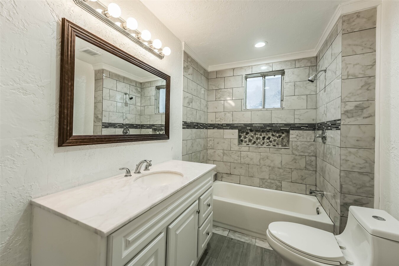 Photo - 212 Clifton St