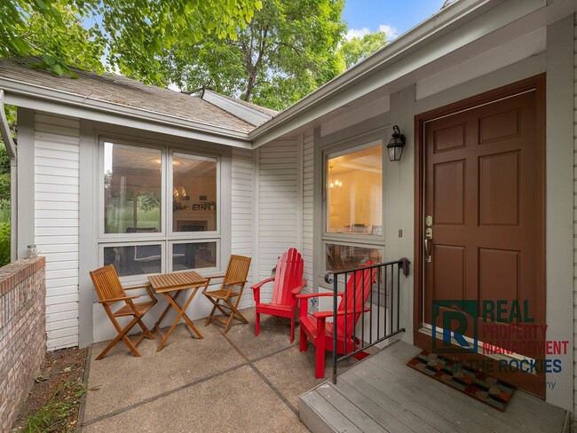 Bright and Updated Townhouse with Finished... - Bright and Updated Townhouse with Finished...