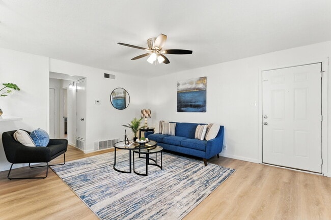 Building Photo - 202 N Kealy Ave Rental