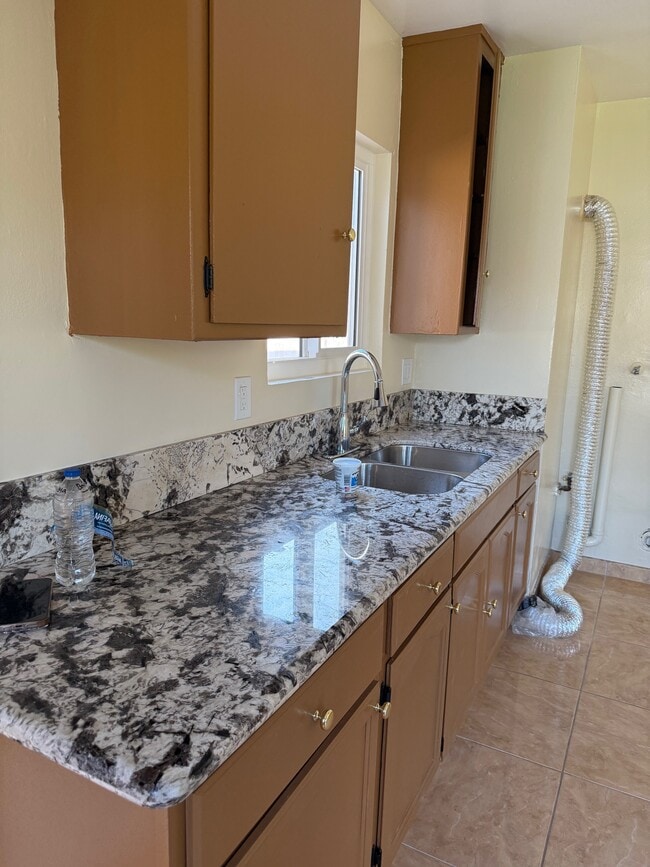 Photo - 7130 Newell St Unidad B