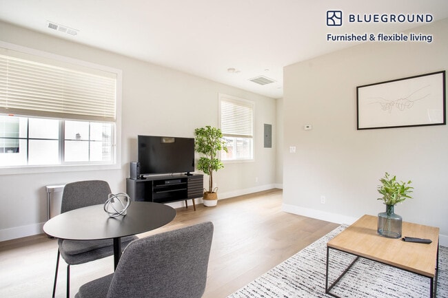 Photo - 263 E Hedding St