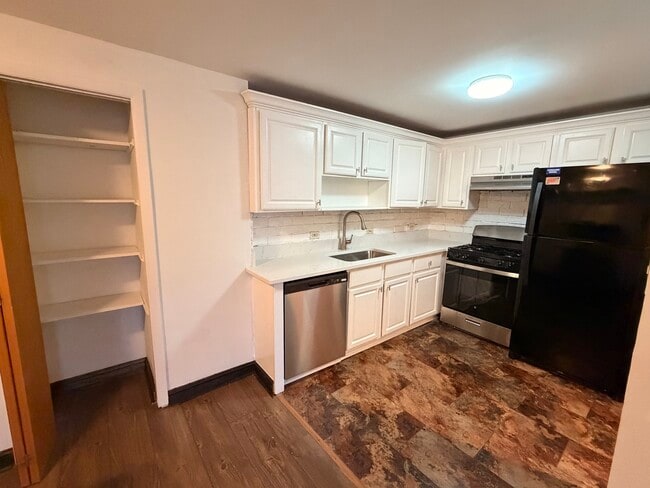 Photo - 5850 W 87th St