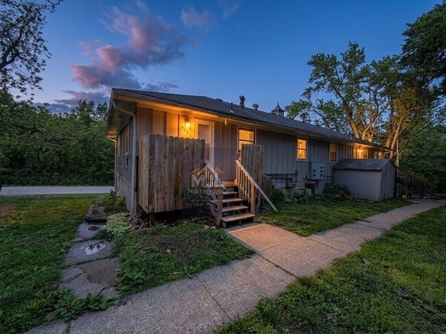 Photo - Spacious 3 Bedroom / 1 Bath Apartment in Sugar Creek *Ready Now*