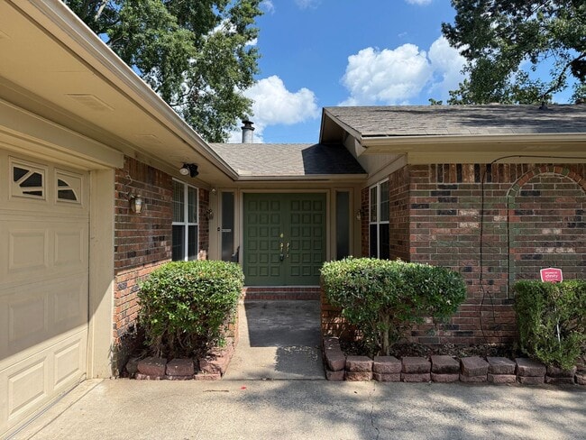 Photo - 802 Holly Gail St