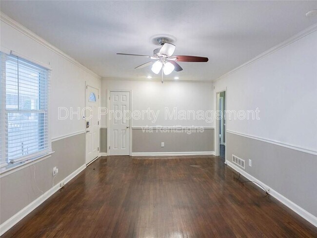 Photo - 161 Larose Cir SE