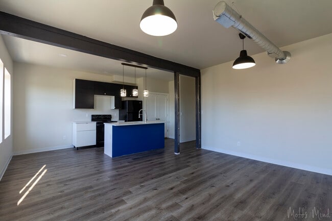 2BR, 1BA - 800SF - Living Room N/F