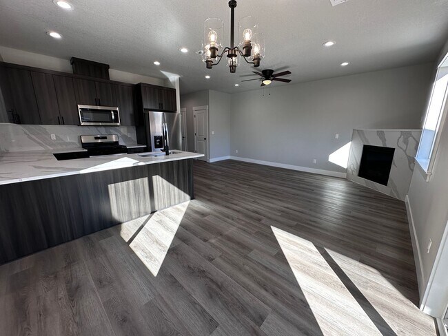 Photo - 176 Unit 1067 Sassafras