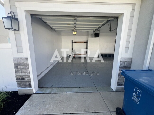 Photo - 1754 Oakwood Ln