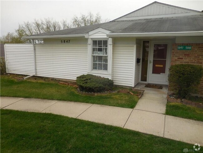 Building Photo - Renovated townhome! 3 beds, 2 baths, best ...