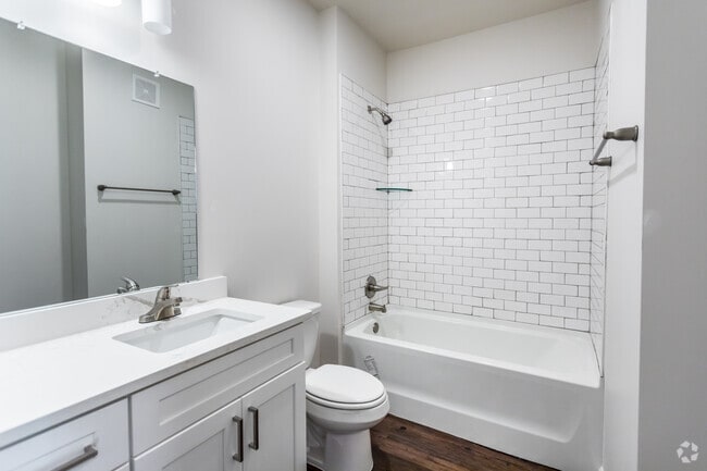 1BR, 1BA - 579SF - Bathroom