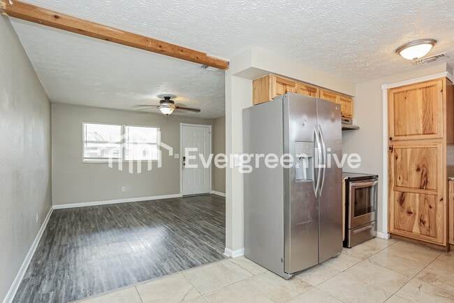 Photo - 327 Bonnlyn Dr