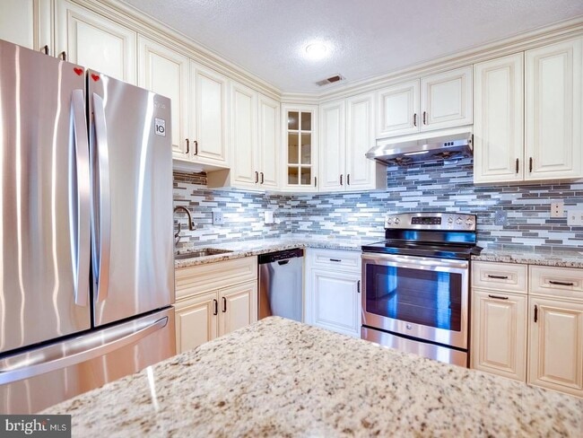 Photo - 2303 Glade Bank Way
