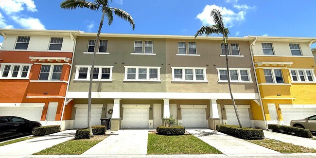 Photo - 960 Millbrae Ct