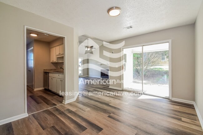 Photo - 870 Stafford Ct