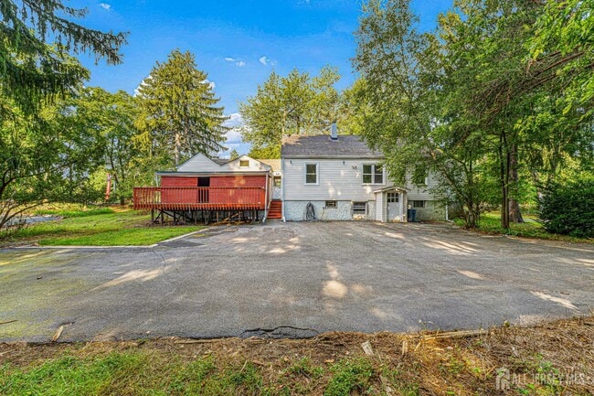 148 Helmetta Rd
