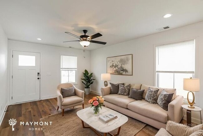 Photo - 658 19th Ave W
