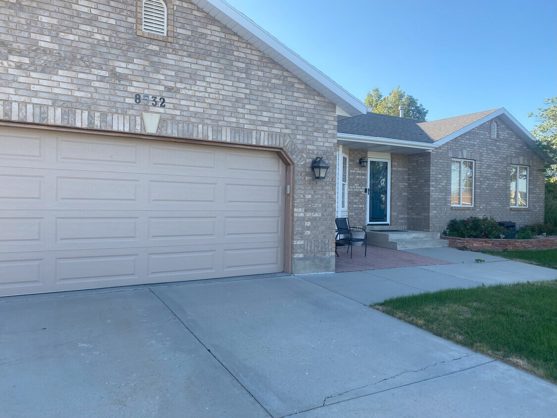 Photo - 8532 S 4770 W (West Jordan, UT)