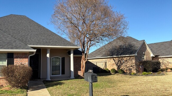 Photo - Lovely Home for Lease in Plantation Trace Garden Homes - Bossier City, LA 71112