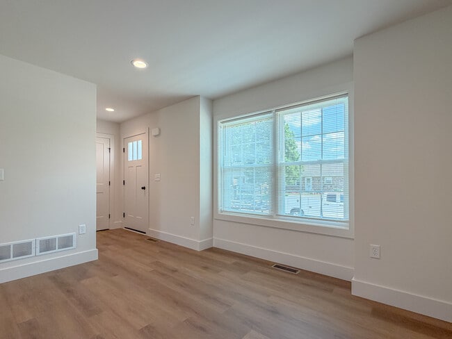 Photo - 273 Locust St