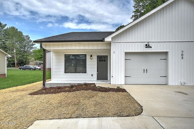 Building Photo - 703 Swadley Rd Unit #1