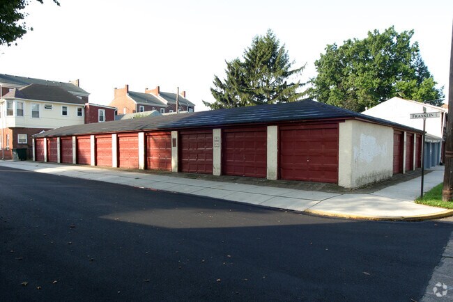 Photo - 435 Radcliffe St