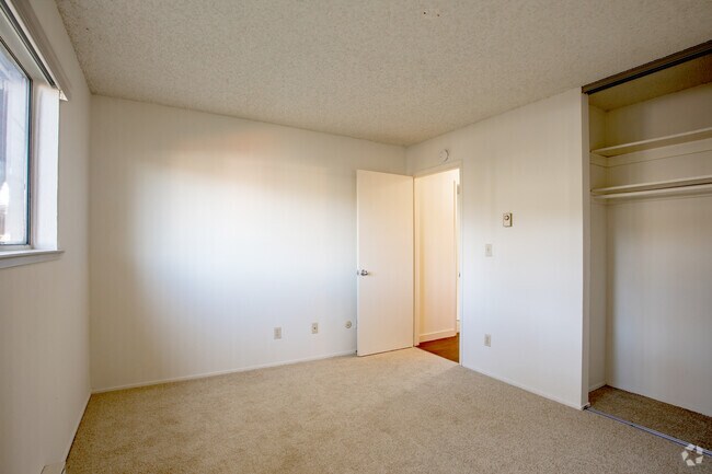 2BR, 1BA - 973SF