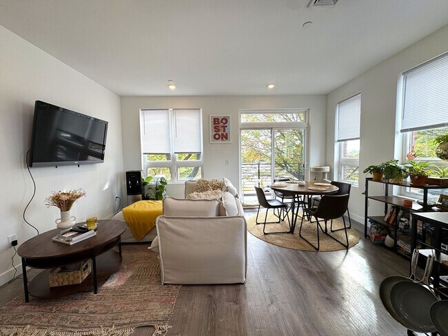 Photo - 302 Broadway Unidad 303