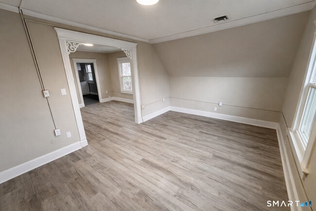 Photo - 166 Sherman Ave Unidad 3