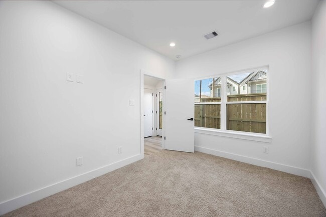 Photo - 6735 Peerless St