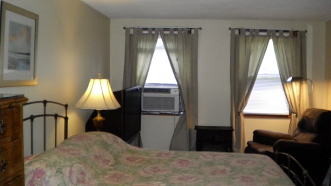 Photo - 936 Russell Rd