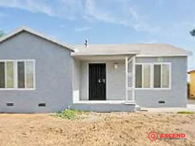 Building Photo - Adorable 4 Bedroom Bungalow!