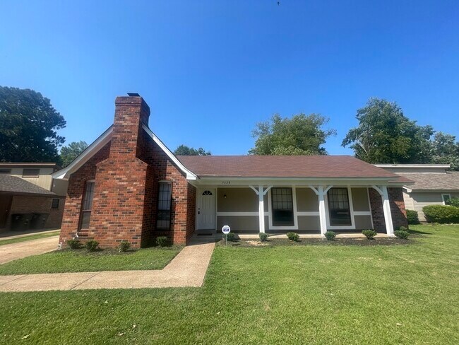 Building Photo - Charming 3BR/2BA Bartlett Area Home | Soaring High Ceilings, Brick Fireplace & Fenced Yard