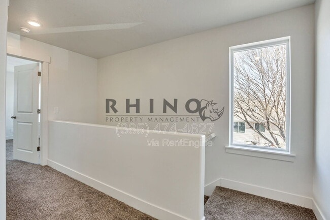 Photo - 834 Lennox St