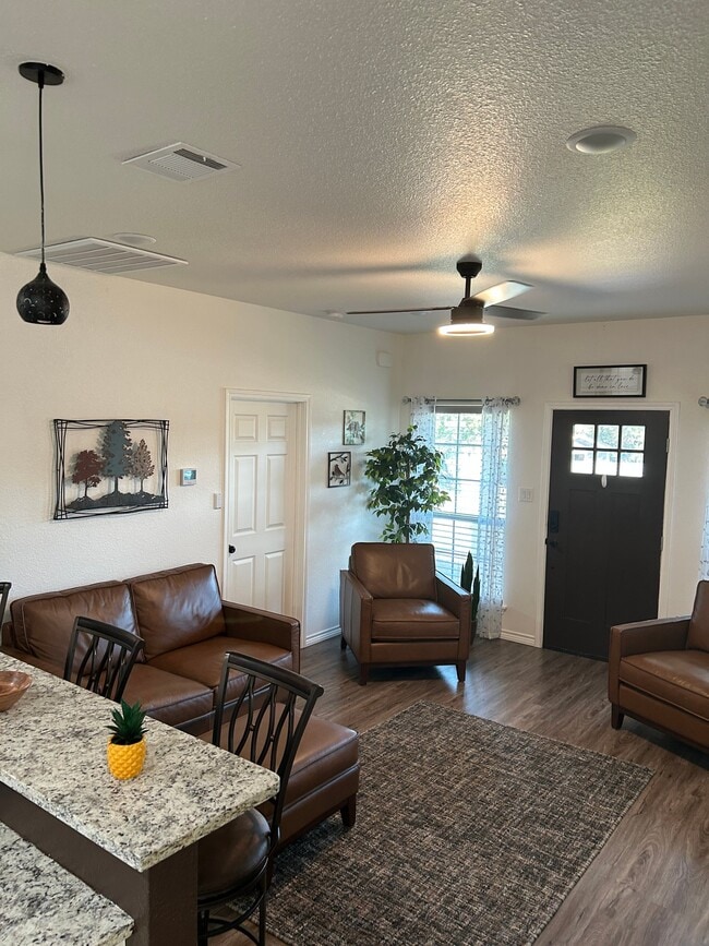 Photo - 1300 Phoenix Ct