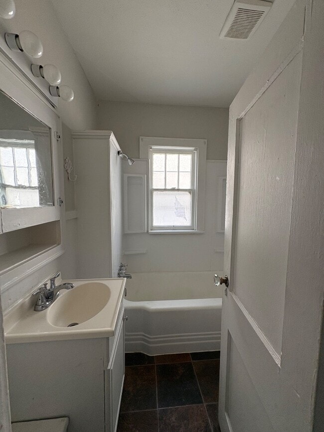 Photo - 609 N Madison St