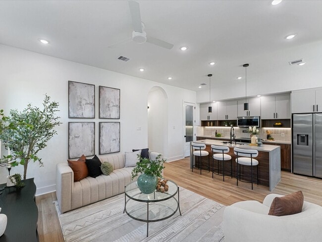 Photo - 8324 Williamsdell St