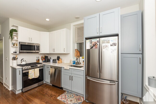 Photo - 2145 W Webster Ave Unit 2