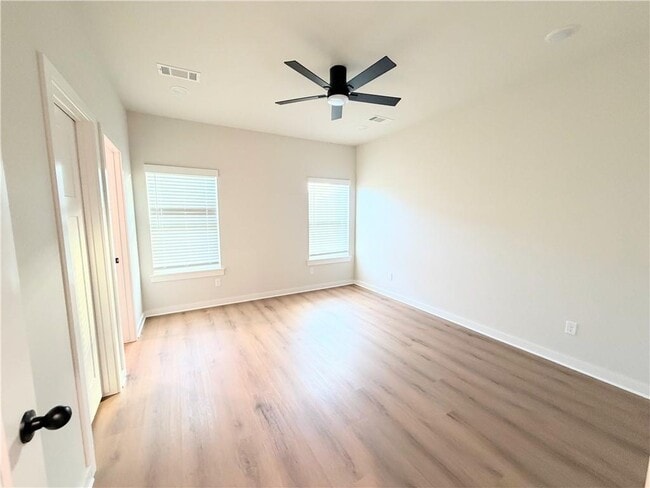 Photo - 531 Cosmos St