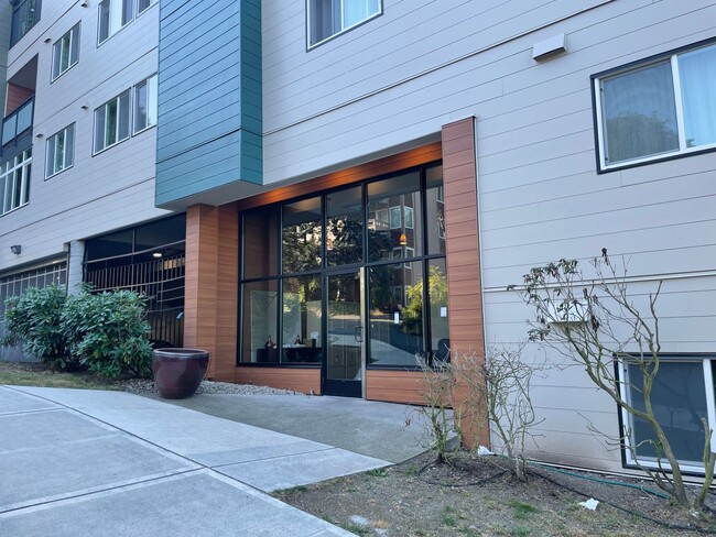 Photo - $500 off 1st months rent!!  Bright and Modern Northgate Condo!